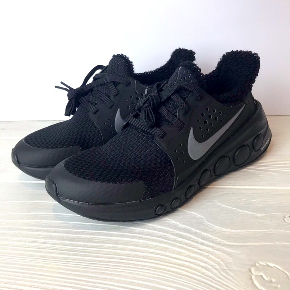 nike cruzrone triple black